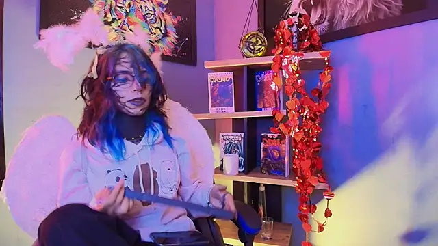 Snapshot of luxiel_ chatting on February 14, 2026, 10:32 pm luxiel online show from February 14, 2026, 10:32 pm