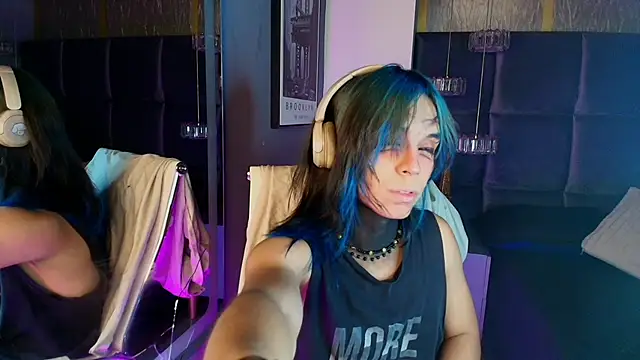 Snapshot of luxiel_ chatting on April 27, 2026, 8:51 pm luxiel online show from April 27, 2026, 8:51 pm
