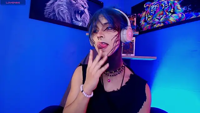 luxiel  online show from March 17, 2026, 10:46 pm