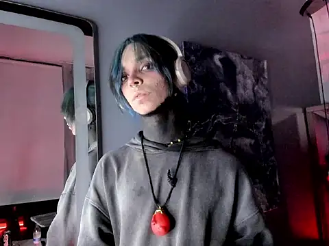 luxiel  online show from April 18, 2026, 5:10 am