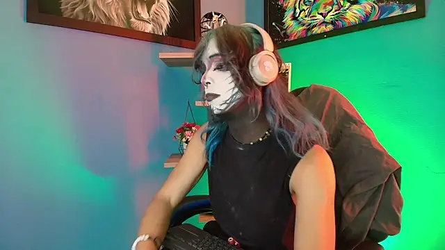 Snapshot of luxiel_ chatting on February 27, 2026, 10:20 pm luxiel online show from February 27, 2026, 10:20 pm