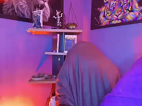 Snapshot of luxiel_ chatting on February 10, 2026, 11:48 pm luxiel online show from February 10, 2026, 11:48 pm