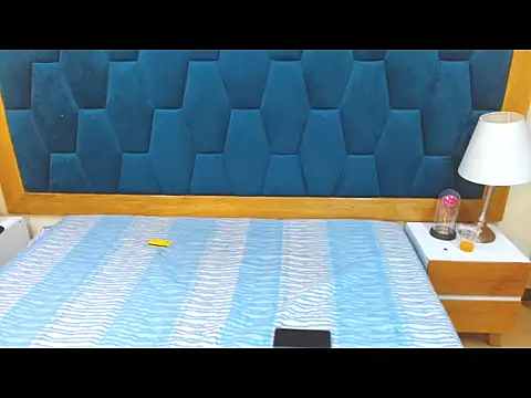 Snapshot of morrigan_luxus2 chatting on December 16, 2025, 11:31 pm morrigan luxus2 online show from December 16, 2025, 11:31 pm