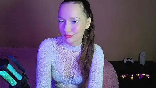 Mia Montary online show from December 2, 2025, 6:59 am