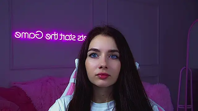 SelenaPonces online show from November 12, 2025, 12:09 pm