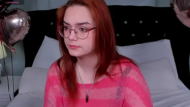 Snapshot of Lily__Evans chatting on February 6, 2026, 3:35 am Lily Evans online show from February 6, 2026, 3:35 am