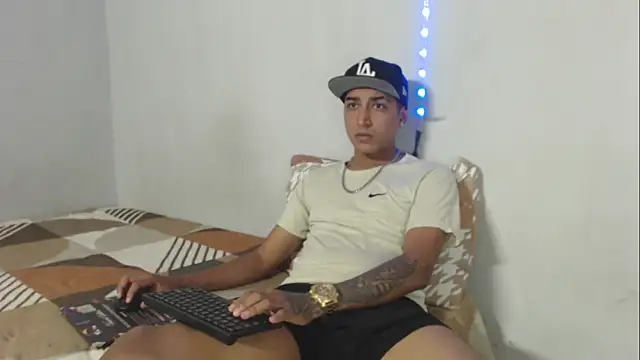 scotthott online show from November 10, 2025, 8:25 pm