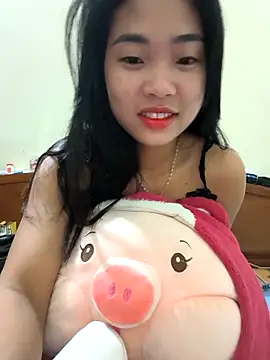 Snapshot of Lynly_k2 chatting on March 1, 2026, 12:43 am Lynly k2 online show from March 1, 2026, 12:43 am