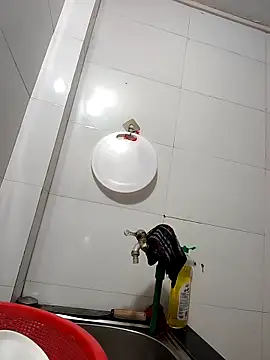 Snapshot of Lynly_k2 chatting on February 28, 2026, 12:32 am Lynly k2 online show from February 28, 2026, 12:32 am