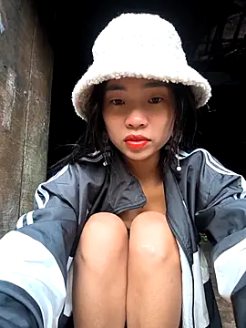 Lynly k2 online show from November 16, 2025, 1:10 am