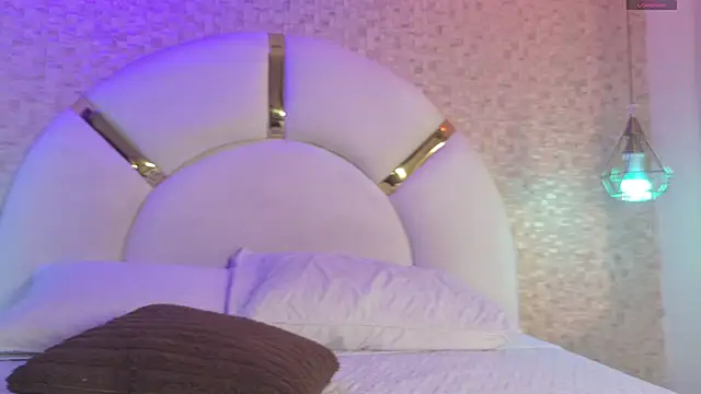 aria sm online show from November 23, 2025, 7:13 pm