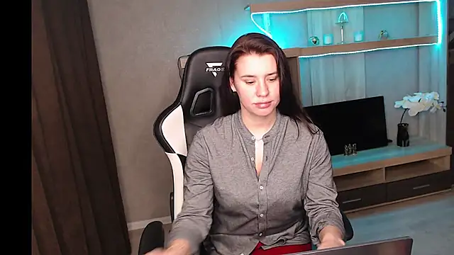 Diana-mey online show from November 18, 2025, 8:23 pm