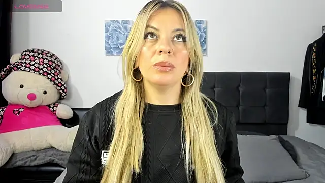 ariannawil online show from April 18, 2026, 1:08 am