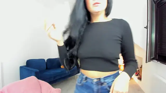 AnyaEvy online show from December 4, 2025, 5:06 am