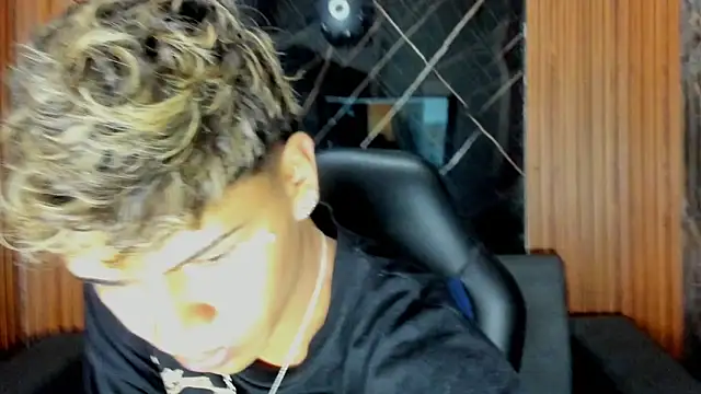 Snapshot of Timmy_Kiing_ chatting on December 20, 2025, 9:06 pm Timmy Kiing online show from December 20, 2025, 9:06 pm