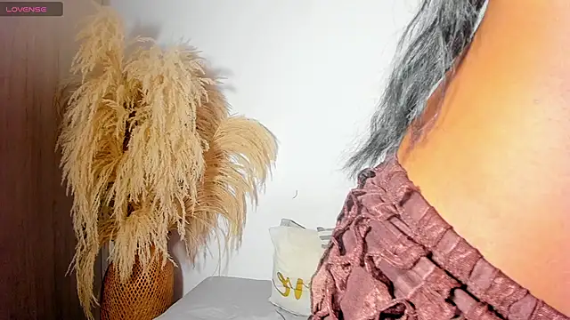 Snapshot of Deniis01 chatting on November 11, 2025, 4:29 am Deniis01 online show from November 11, 2025, 4:29 am