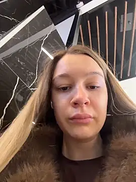 SashaCatt online show from December 15, 2025, 7:58 am