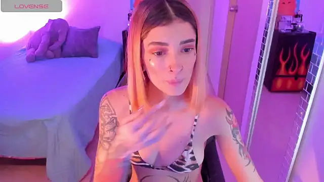 Snapshot of rotwallace chatting on February 10, 2026, 9:58 pm rotwallace online show from February 10, 2026, 9:58 pm