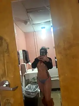 ValayaNoire online show from November 9, 2025, 9:35 am