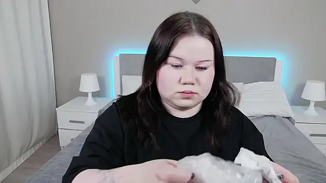 EvaNova  online show from November 17, 2025, 4:27 am