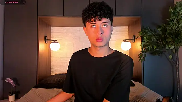 Noah dupont  online show from November 17, 2025, 11:47 am