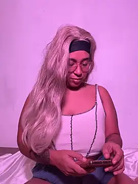 Snapshot of CaneliitaBlaze chatting on November 11, 2025, 11:27 am CaneliitaBlaze online show from November 11, 2025, 11:27 am