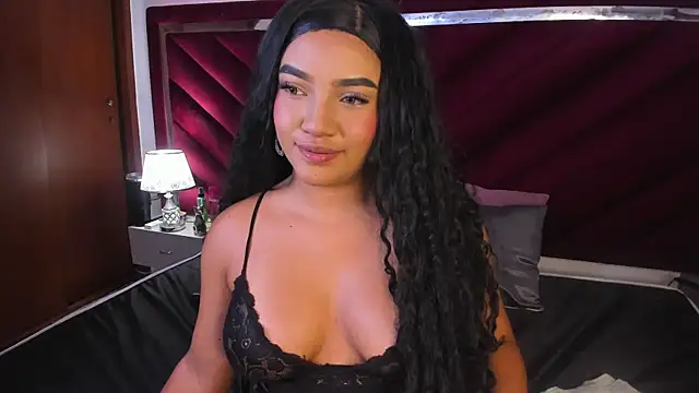 Mia Beella online show from November 20, 2025, 1:56 pm