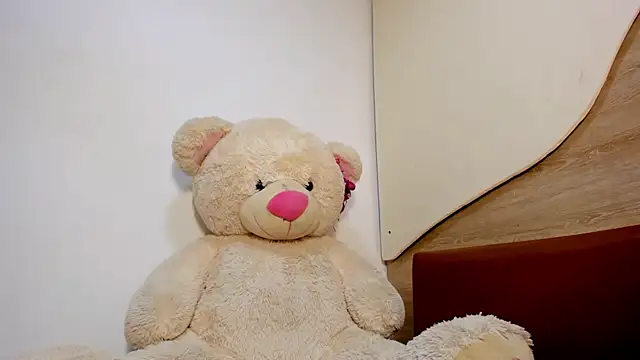 AMARA BRUNET online show from December 1, 2025, 1:45 pm