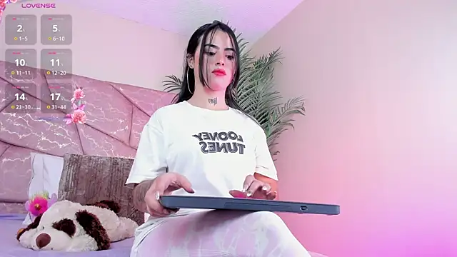  Naomi Fox  online show from January 16, 2026, 1:48 pm