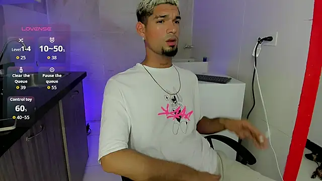 Carlitos sexy online show from November 16, 2025, 1:21 am