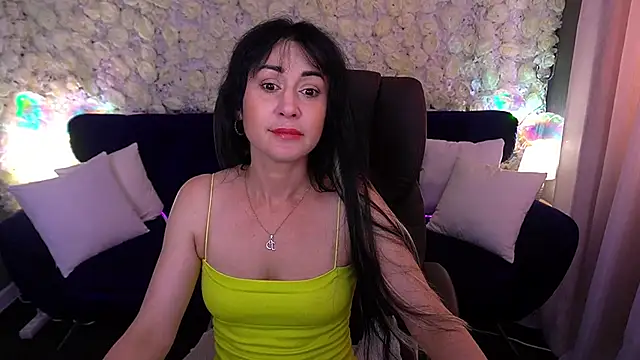 Snapshot of CarolinaaFoxyyy chatting on June 11, 2026, 12:46 pm CarolinaaFoxyyy online show from June 11, 2026, 12:46 pm
