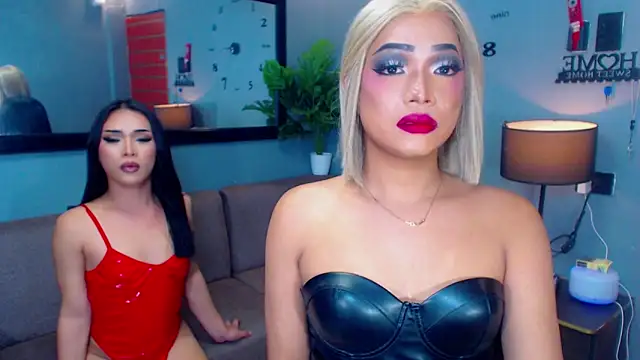 Snapshot of SavageSisters chatting on November 9, 2025, 3:16 pm SavageSisters online show from November 9, 2025, 3:16 pm