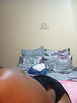 Snapshot of HipsDontLieX95 chatting on July 2, 2026, 9:43 pm HipsDontLieX95 online show from July 2, 2026, 9:43 pm