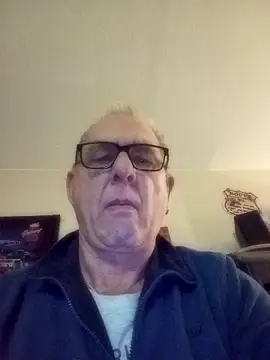 Snapshot of andy-1961 chatting on November 9, 2025, 11:09 pm andy-1961 online show from November 9, 2025, 11:09 pm