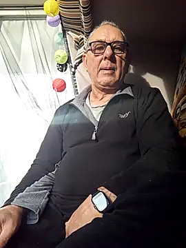 Snapshot of andy-1961 chatting on November 13, 2025, 8:18 am andy-1961 online show from November 13, 2025, 8:18 am