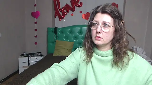 Snapshot of RoseHille chatting on February 3, 2026, 2:44 pm RoseHille online show from February 3, 2026, 2:44 pm