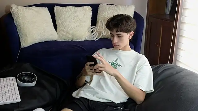 Derekswan online show from November 15, 2025, 3:49 pm