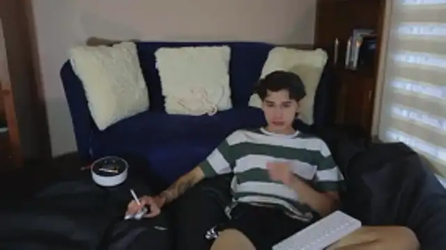 Derekswan online show from December 18, 2025, 10:02 pm