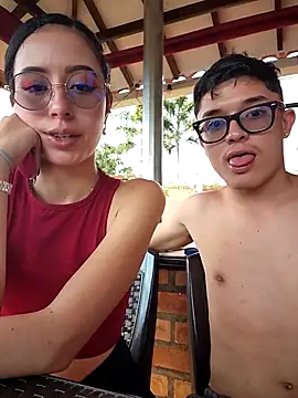 Snapshot of SAMANTHA_AND_PETER chatting on November 26, 2025, 8:20 pm SAMANTHA AND PETER online show from November 26, 2025, 8:20 pm