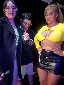 Snapshot of SAMANTHA_AND_PETER chatting on November 22, 2025, 1:15 am SAMANTHA AND PETER online show from November 22, 2025, 1:15 am