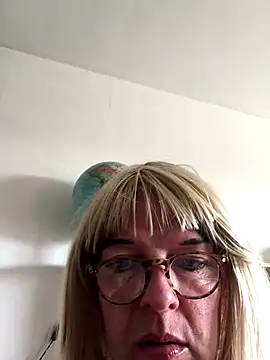 simone xdressing online show from September 25, 2025, 1:17 pm