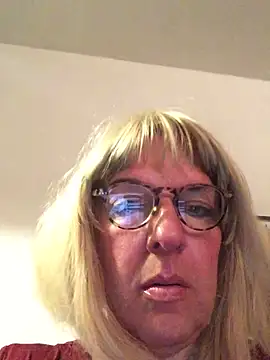 simone xdressing online show from May 14, 2026, 12:07 am