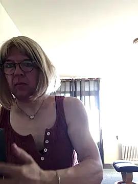 simone xdressing online show from September 26, 2025, 9:05 am