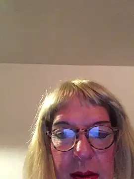 simone xdressing online show from June 16, 2026, 11:38 pm