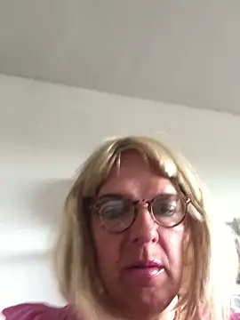 simone xdressing online show from June 7, 2026, 2:44 pm