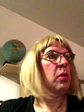 simone xdressing online show from October 1, 2025, 11:30 pm