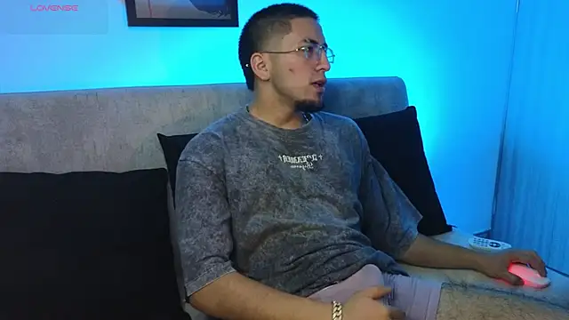 Snapshot of AresMassimoX chatting on March 3, 2026, 3:19 pm AresMassimoX online show from March 3, 2026, 3:19 pm