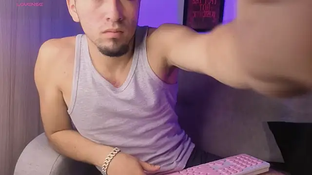 Snapshot of AresMassimoX chatting on February 14, 2026, 4:29 pm AresMassimoX online show from February 14, 2026, 4:29 pm