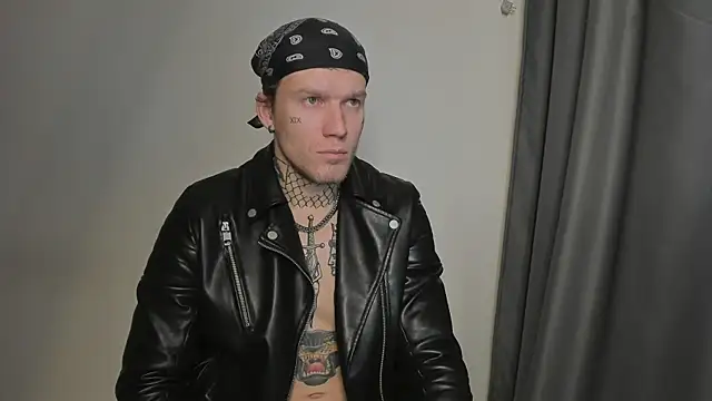 Huntall77 online show from November 17, 2025, 4:33 pm