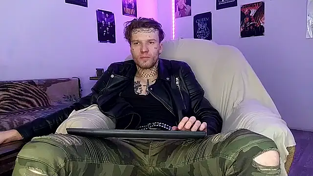 Huntall77 online show from January 5, 2026, 5:27 pm